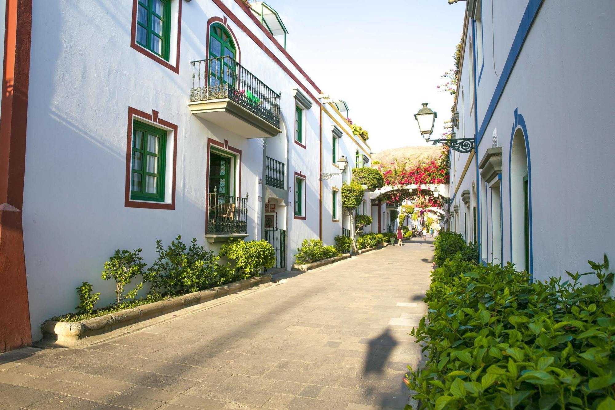 Apartamentos Livvo Puerto De Mogan Exterior photo